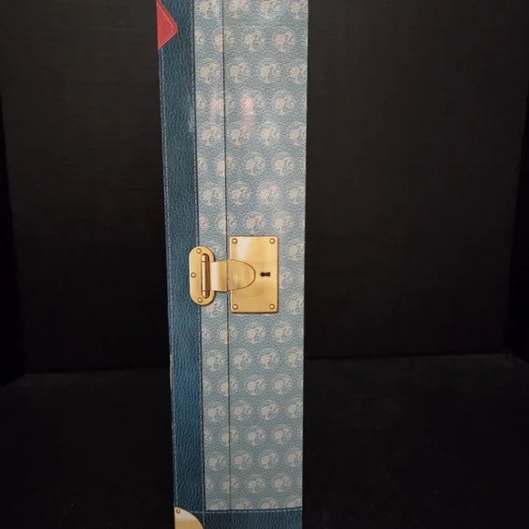 2011 Dolls of the World Argentina Barbie Pink Label #W3375 - Picture 4 of 9